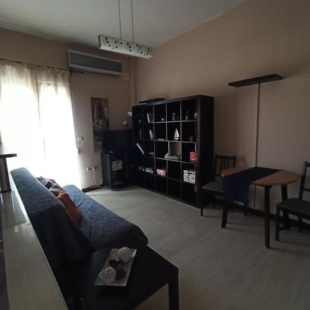 Modern Apartment, 5΄ Walk From Central Metro Station Athen Exterior foto