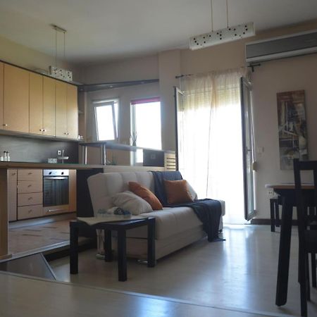 Modern Apartment, 5΄ Walk From Central Metro Station Athen Exterior foto