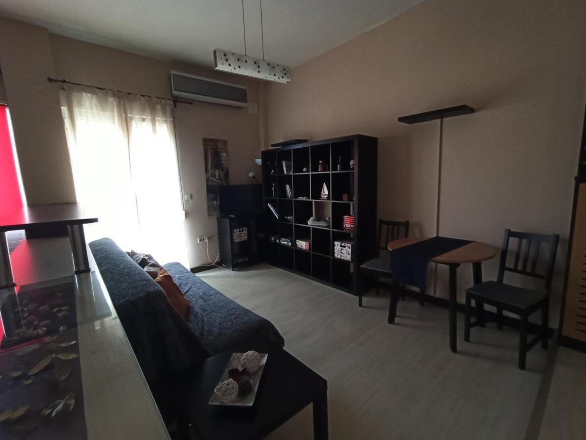 Modern Apartment, 5΄ Walk From Central Metro Station Athen Exterior foto