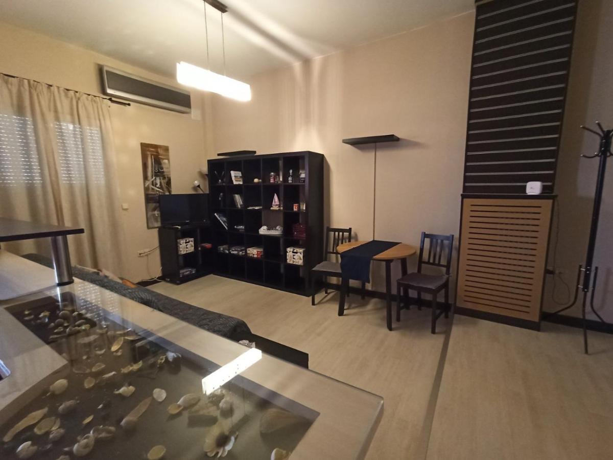 Modern Apartment, 5΄ Walk From Central Metro Station Athen Exterior foto