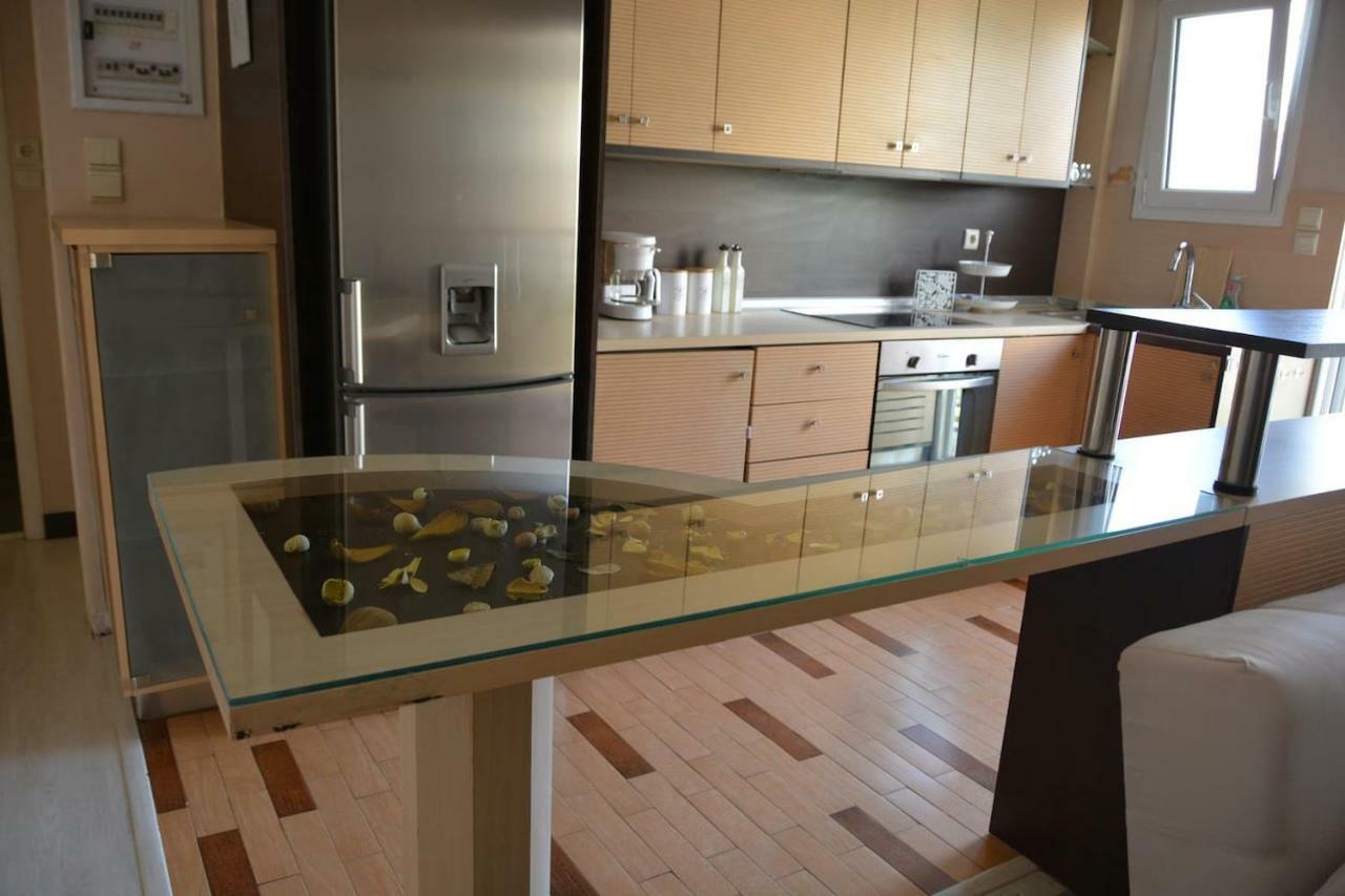 Modern Apartment, 5΄ Walk From Central Metro Station Athen Exterior foto