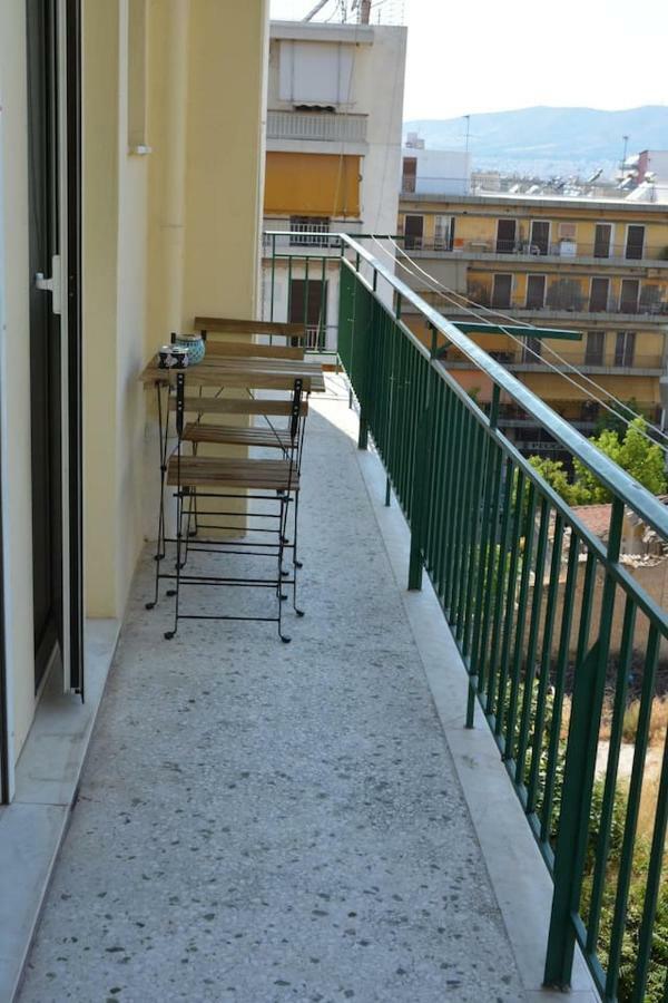 Modern Apartment, 5΄ Walk From Central Metro Station Athen Exterior foto