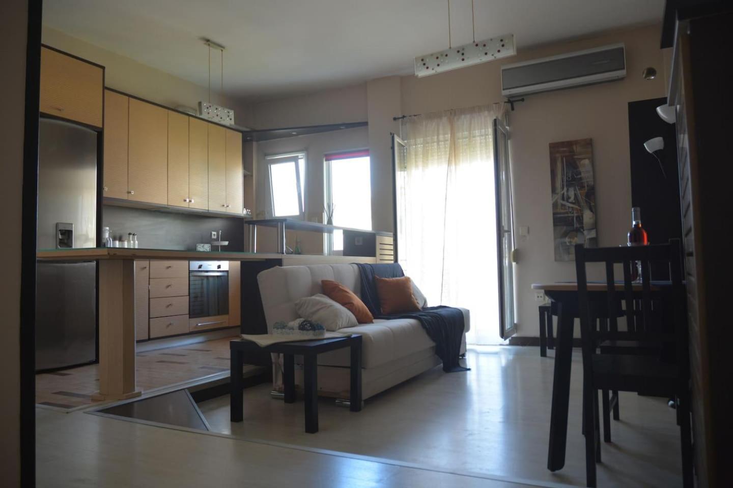 Modern Apartment, 5΄ Walk From Central Metro Station Athen Exterior foto