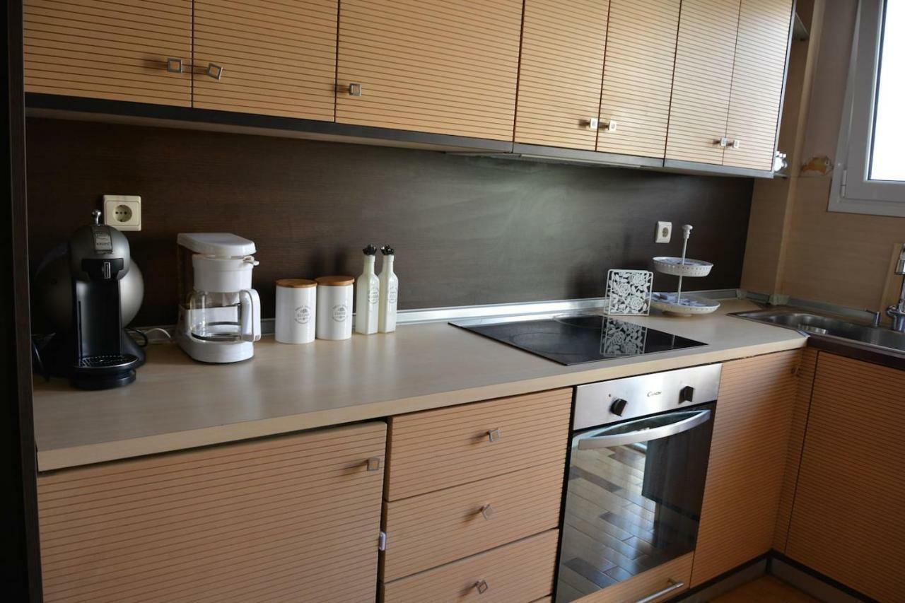 Modern Apartment, 5΄ Walk From Central Metro Station Athen Exterior foto