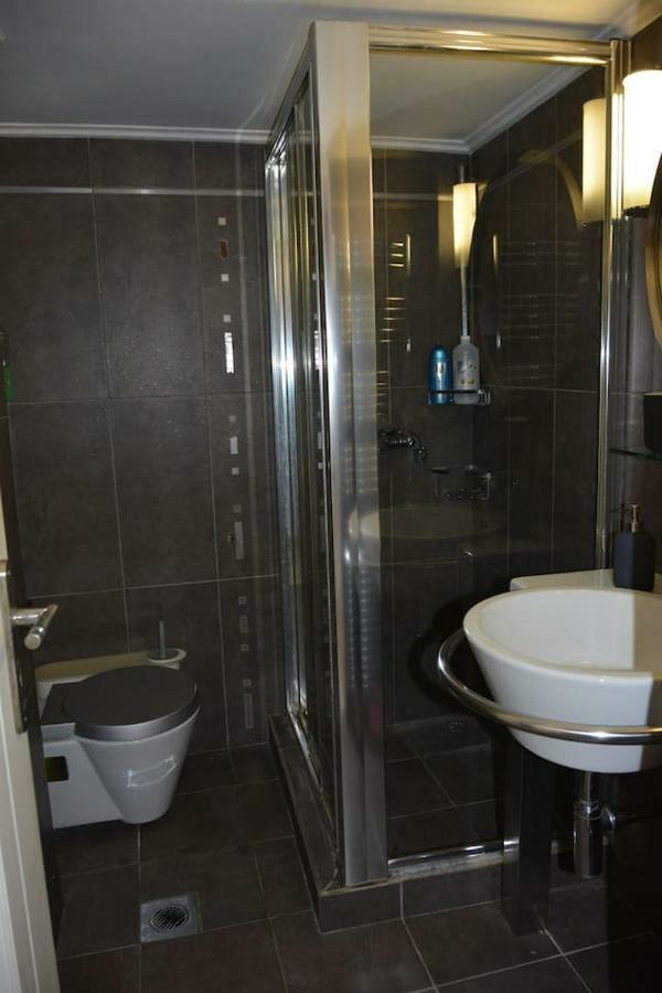Modern Apartment, 5΄ Walk From Central Metro Station Athen Exterior foto