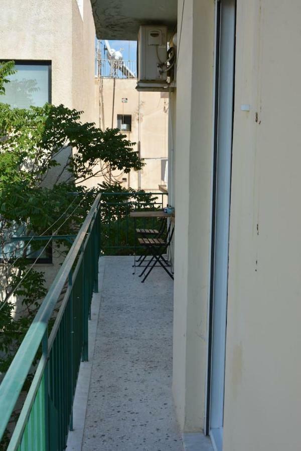 Modern Apartment, 5΄ Walk From Central Metro Station Athen Exterior foto