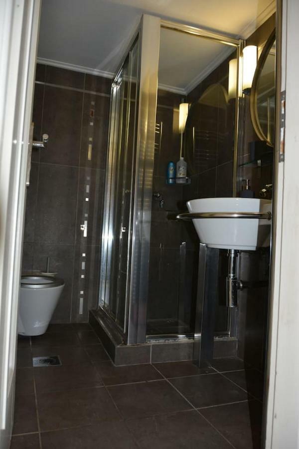 Modern Apartment, 5΄ Walk From Central Metro Station Athen Exterior foto