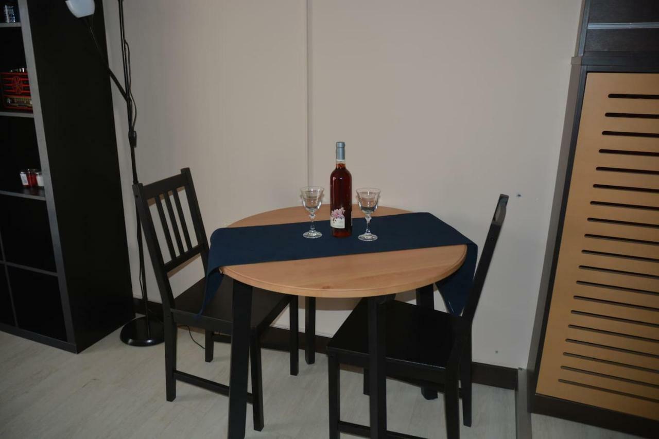 Modern Apartment, 5΄ Walk From Central Metro Station Athen Exterior foto