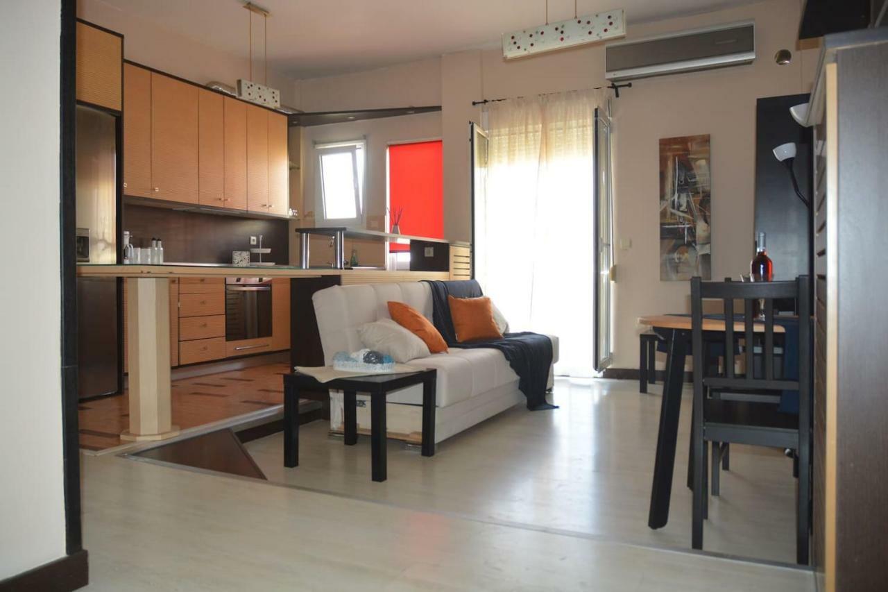 Modern Apartment, 5΄ Walk From Central Metro Station Athen Exterior foto