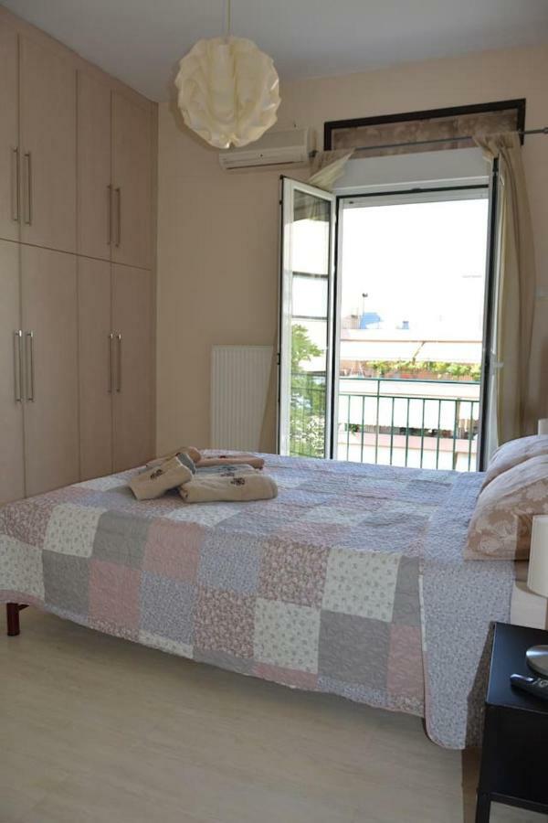 Modern Apartment, 5΄ Walk From Central Metro Station Athen Exterior foto
