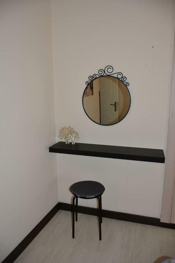 Modern Apartment, 5΄ Walk From Central Metro Station Athen Exterior foto
