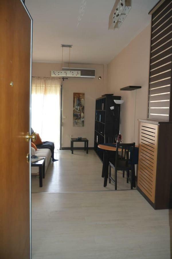 Modern Apartment, 5΄ Walk From Central Metro Station Athen Exterior foto